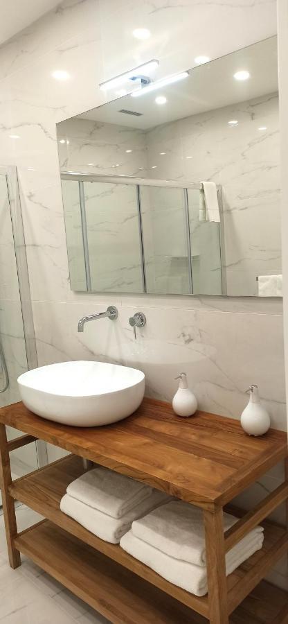 Elegant Basement Suite أروسييْ المظهر الخارجي الصورة