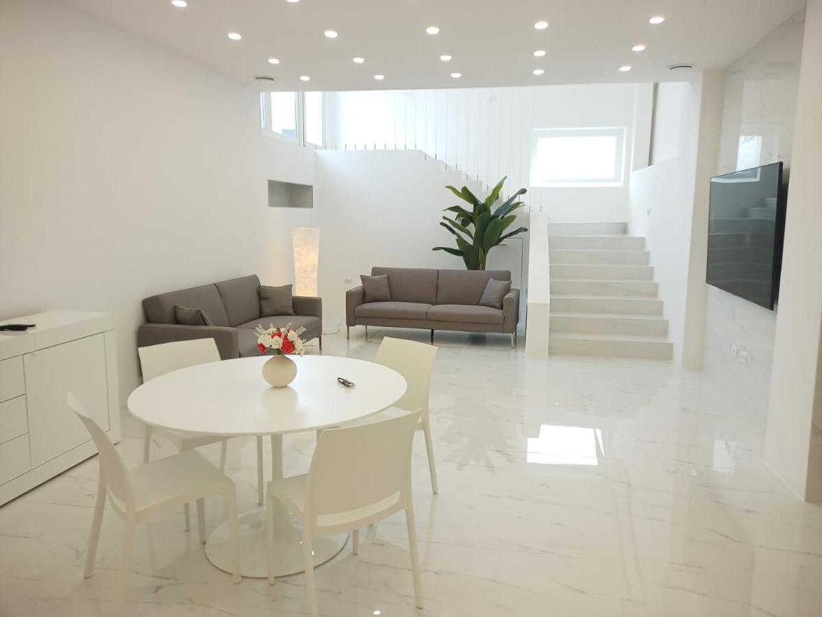 Elegant Basement Suite أروسييْ المظهر الخارجي الصورة