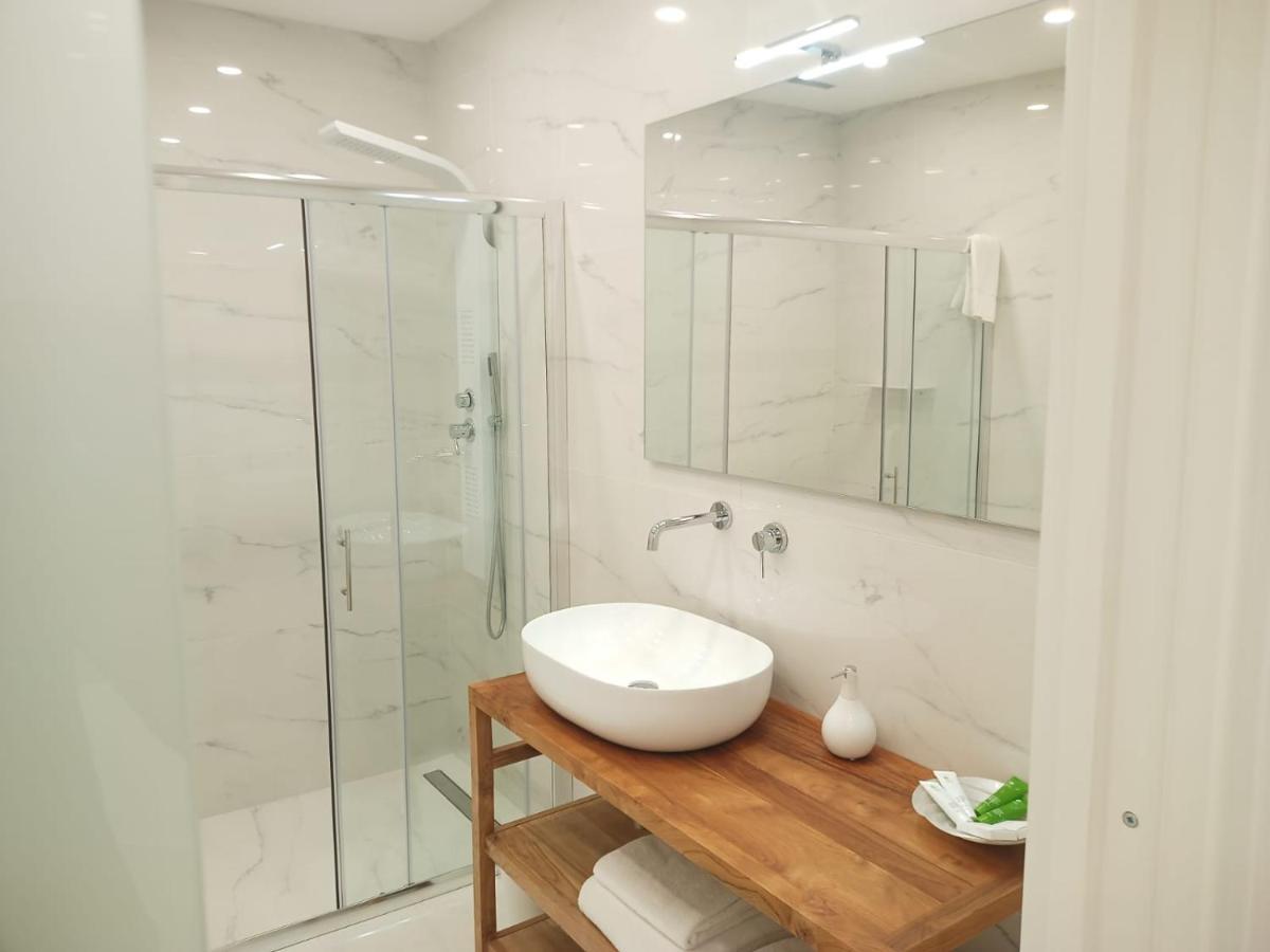 Elegant Basement Suite أروسييْ المظهر الخارجي الصورة
