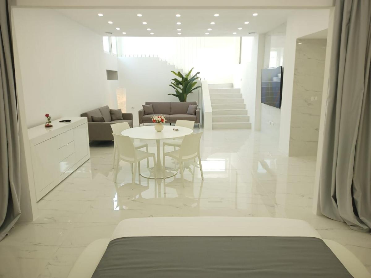 Elegant Basement Suite أروسييْ المظهر الخارجي الصورة