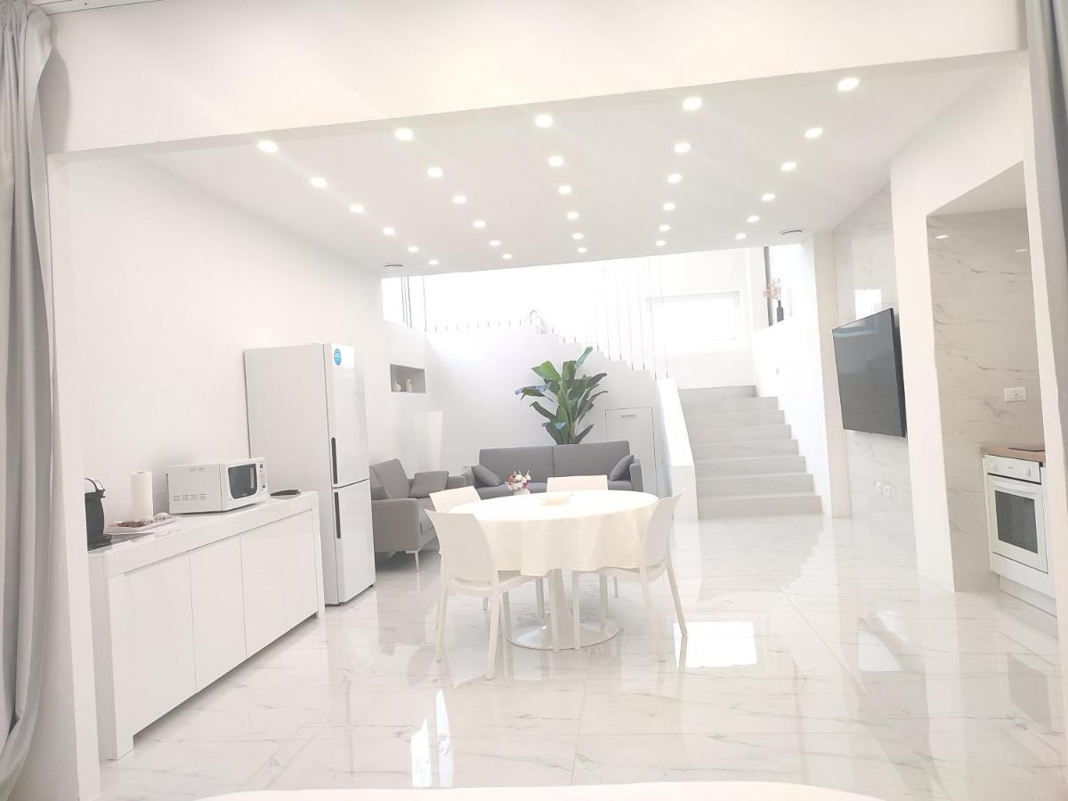 Elegant Basement Suite أروسييْ المظهر الخارجي الصورة
