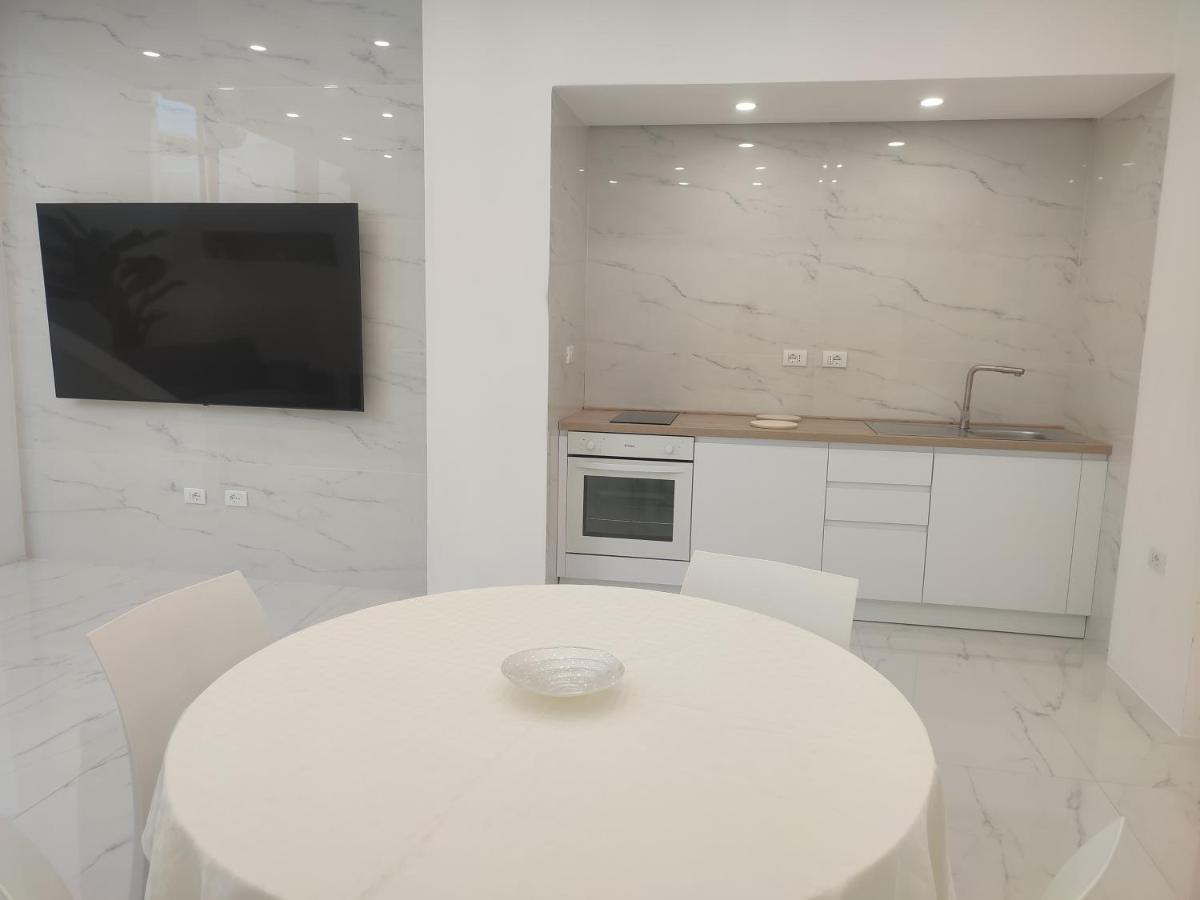 Elegant Basement Suite أروسييْ المظهر الخارجي الصورة